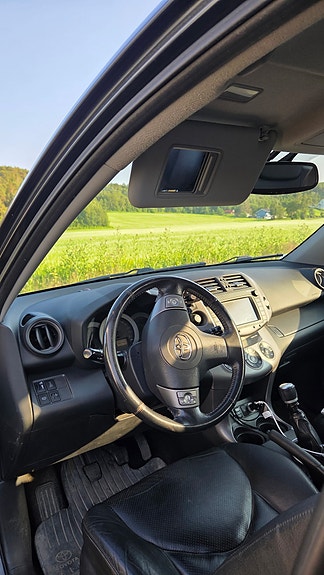 Toyota RAV4 5 of 5