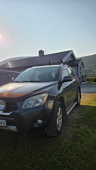 Toyota RAV4 2 of 5