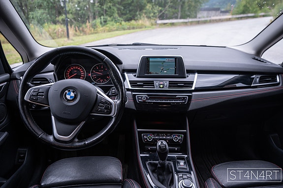 BMW 218d 15 of 21