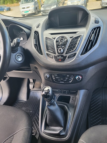 Ford Transit Courier 17 of 30
