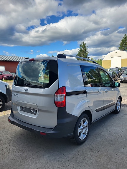 Ford Transit Courier 5 of 5