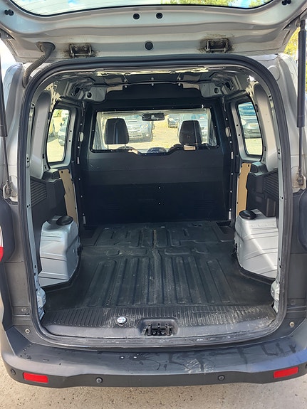Ford Transit Courier 11 of 30