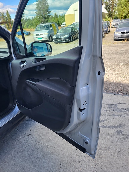 Ford Transit Courier 22 of 30