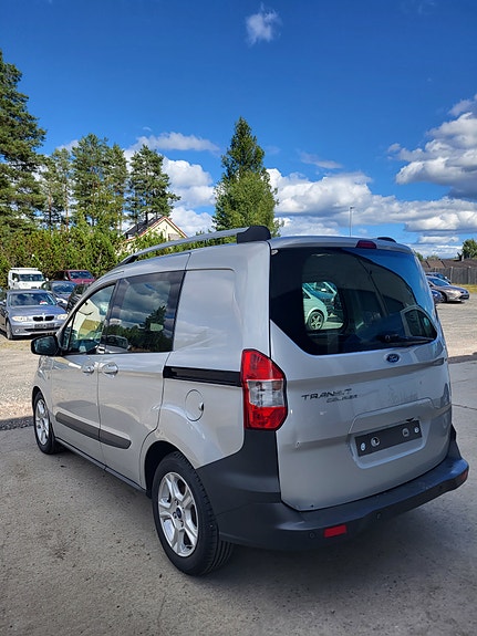 Ford Transit Courier 4 of 5