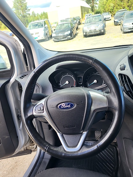 Ford Transit Courier 20 of 30