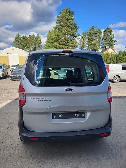 Ford Transit Courier 6 of 30