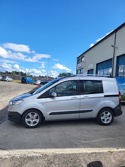 Ford Transit Courier 7 of 30