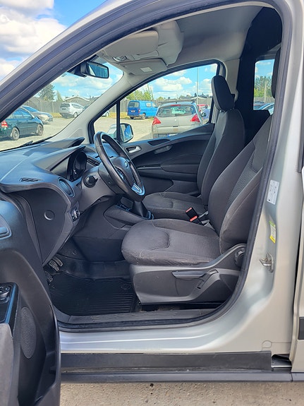 Ford Transit Courier 14 of 30