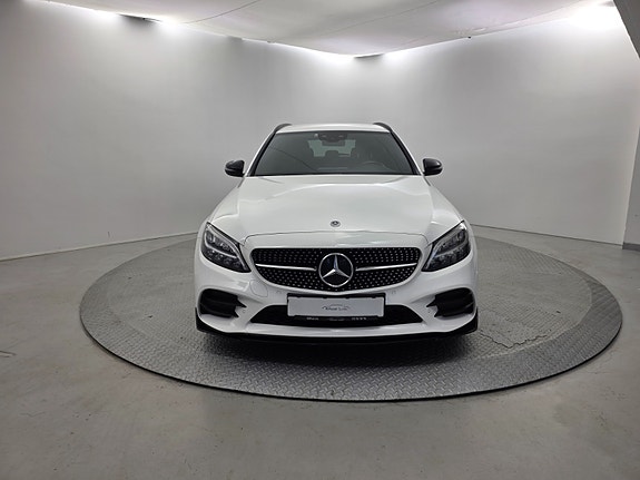 Mercedes-Benz C-Klasse 2 of 5