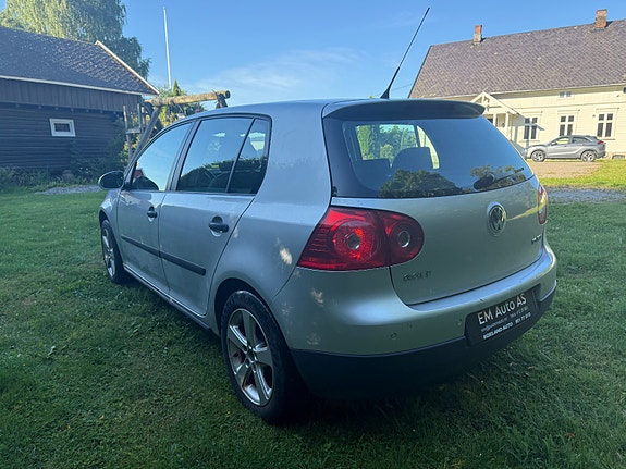 Volkswagen Golf V 5 of 5