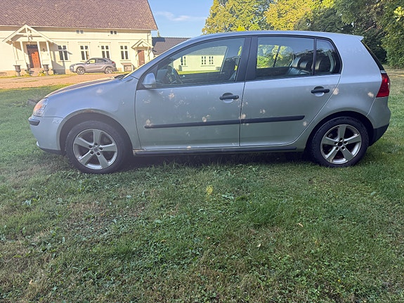 Volkswagen Golf V 4 of 5