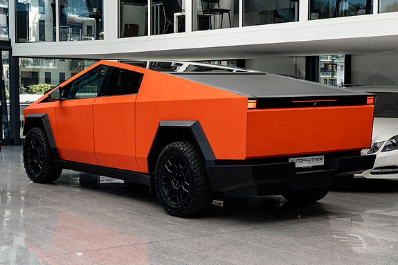 Tesla Cybertruck 4 of 5