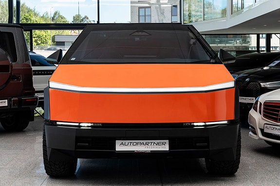Tesla Cybertruck 3 of 5