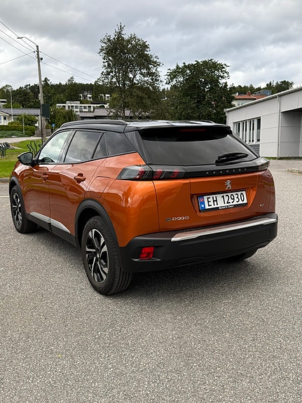 Peugeot e-2008 3 of 17