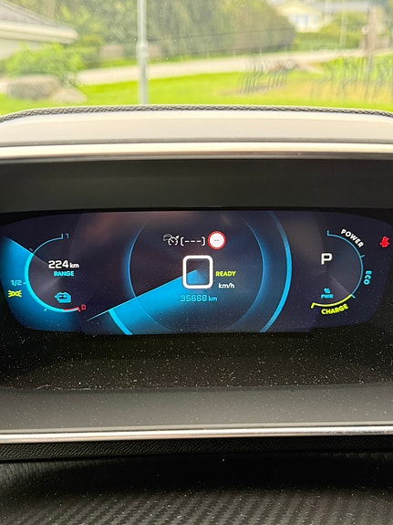 Peugeot e-2008 6 of 17
