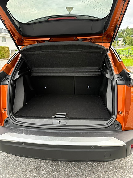 Peugeot e-2008 17 of 17