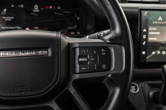 Land Rover Defender 27 of 30