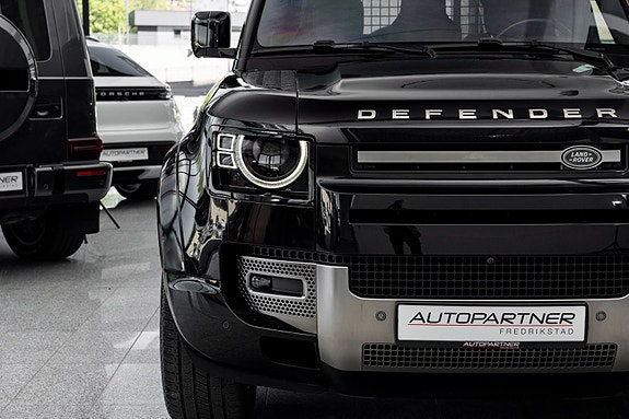 Land Rover Defender 19 of 30
