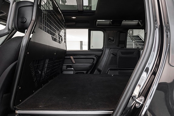 Land Rover Defender 29 of 30