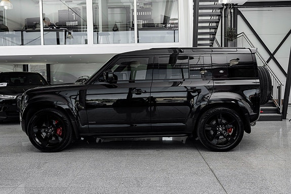 Land Rover Defender 4 of 5