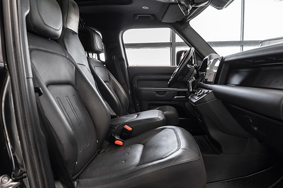 Land Rover Defender 11 of 30