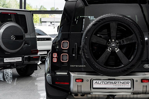 Land Rover Defender 23 of 30