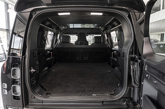 Land Rover Defender 30 of 30