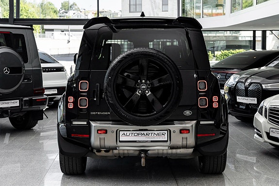 Land Rover Defender 6 of 30