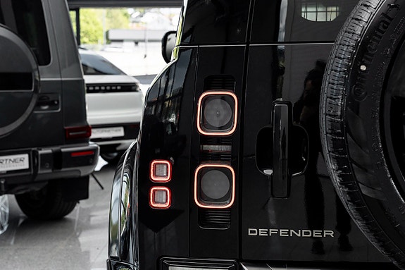 Land Rover Defender 24 of 30