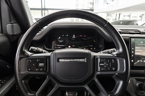 Land Rover Defender 12 of 30
