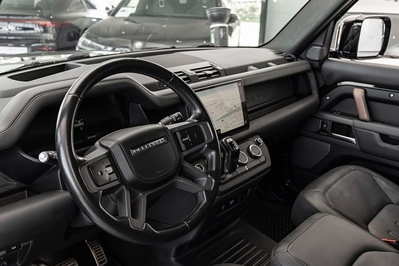 Land Rover Defender 9 of 30