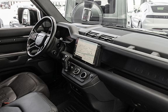 Land Rover Defender 10 of 30