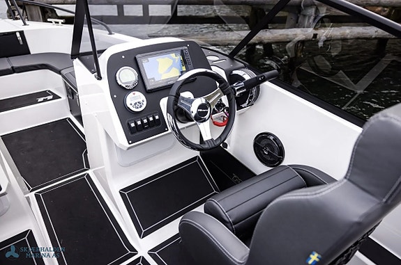 Lagertømming - MICORE 61BR R-Design - Honda 115HK - Inkludert ekstrautstyr 7 of 8