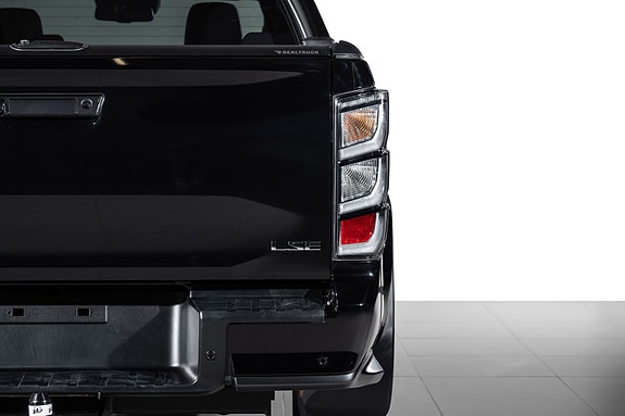 Isuzu D-max 4 of 5