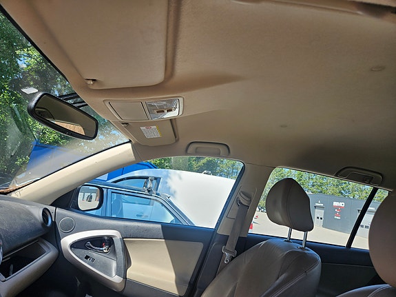 Toyota RAV4 5 of 5