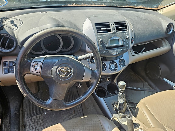 Toyota RAV4 2 of 5