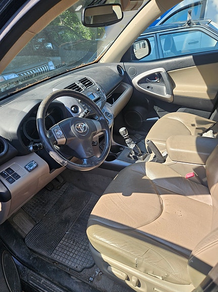 Toyota RAV4 3 of 5