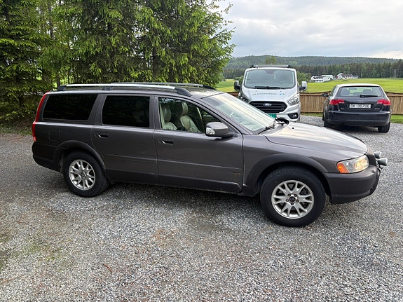 Volvo XC70 2 of 5
