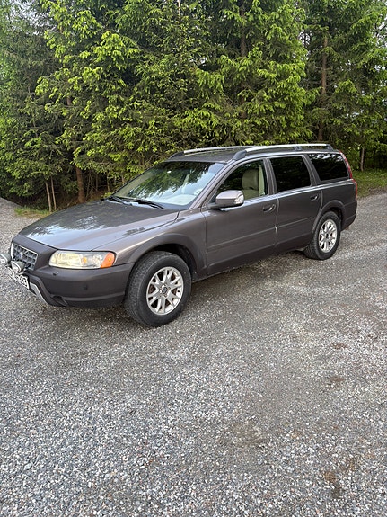Volvo XC70 3 of 5