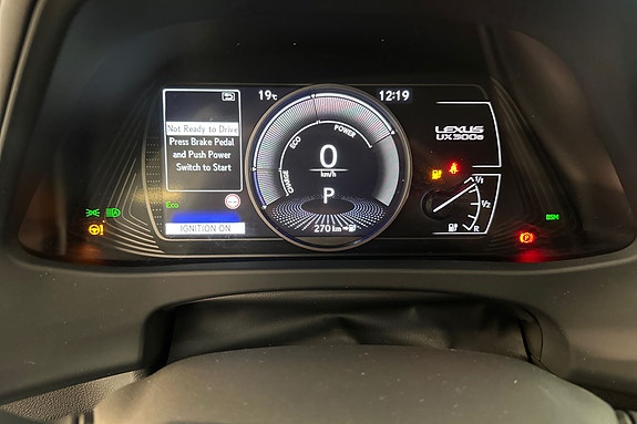 Lexus UX300e 9 of 11
