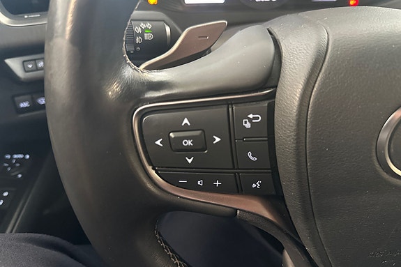 Lexus UX300e 10 of 11