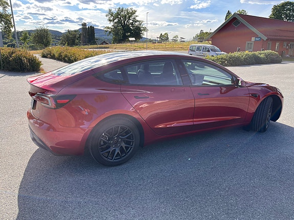 Tesla Model 3 9 of 26