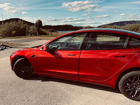 Tesla Model 3 23 of 26