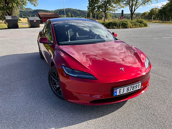 Tesla Model 3 10 of 26