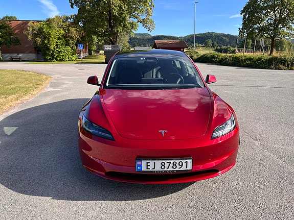 Tesla Model 3 11 of 26