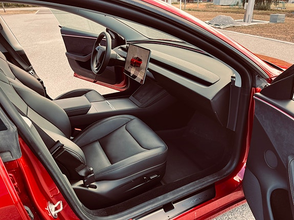 Tesla Model 3 18 of 26