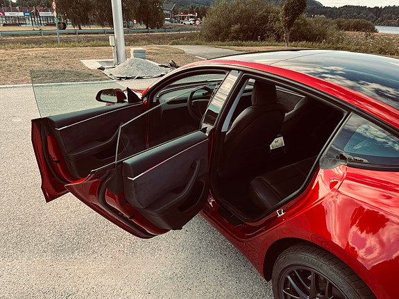 Tesla Model 3 21 of 26