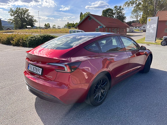 Tesla Model 3 7 of 26
