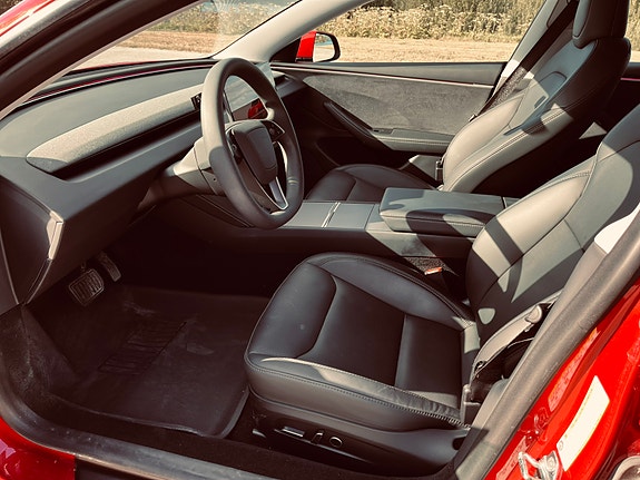 Tesla Model 3 24 of 26