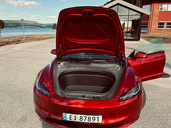 Tesla Model 3 4 of 26